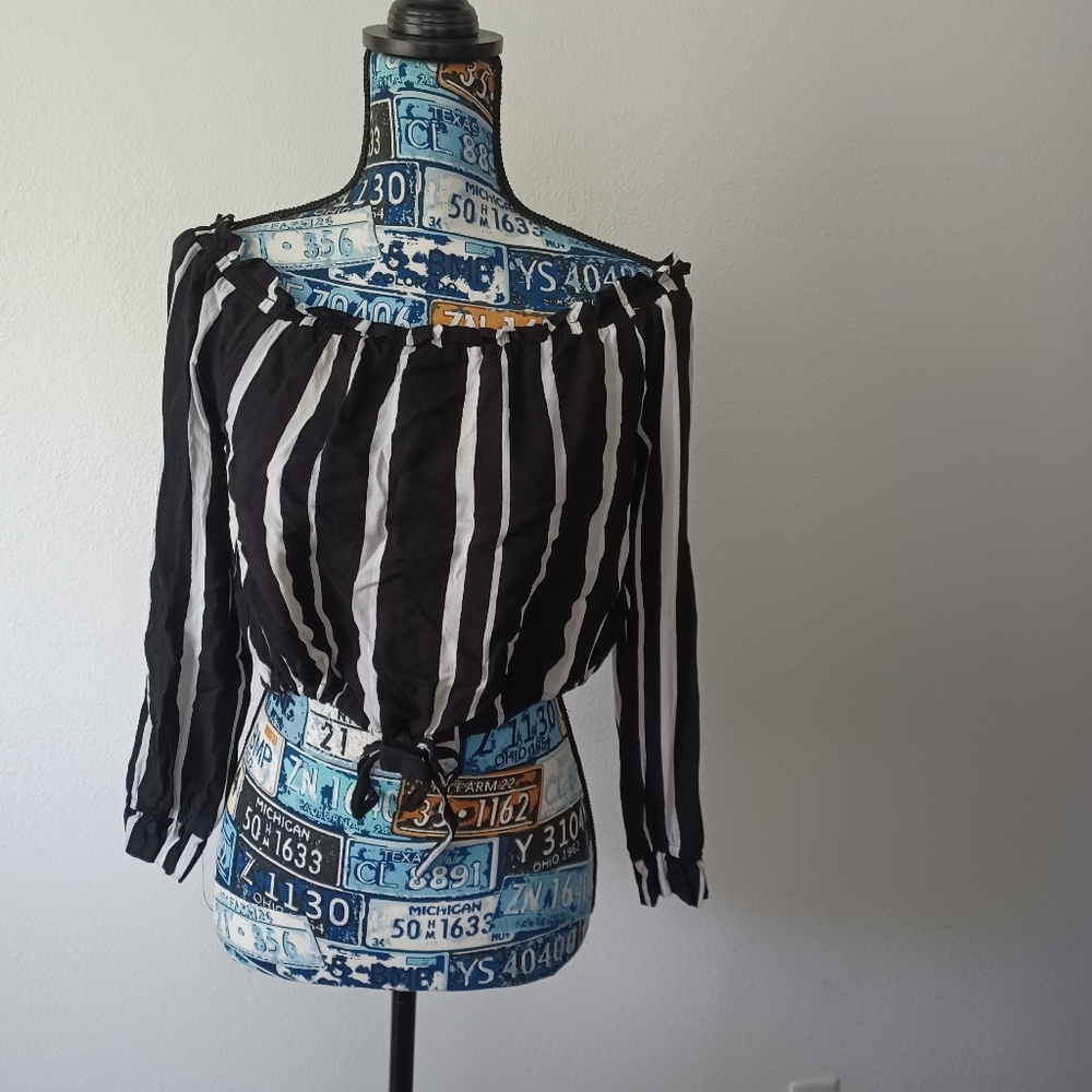 Kendall & Kylie long sleeves blouse
